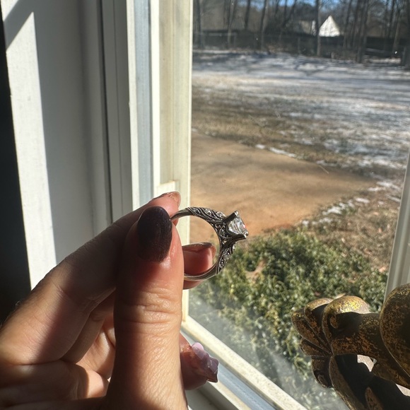 Silver elegant engagement ring - Picture 3 of 8